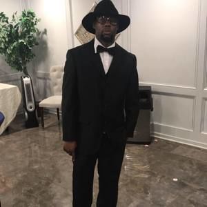 Meet your Posher, Dominique